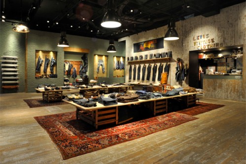 Girls clothing stores. Fallas paredes clothing store